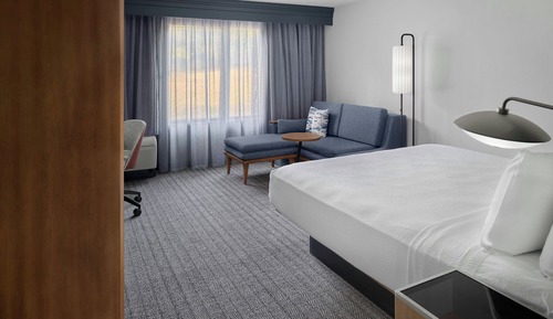 Room, 1 King Bed, Hearing Accessible (Accessible Bathtub)
