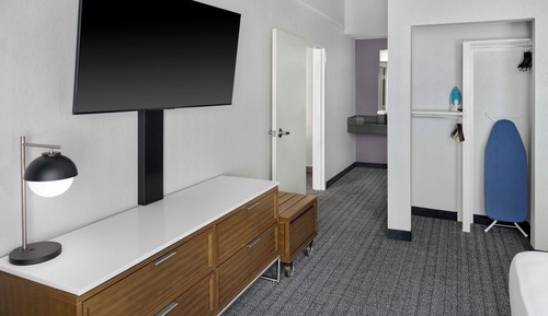 Suite, 1 Bedroom, Accessible Bathtub