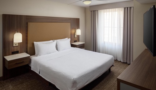 Suite, 1 King Bed (Mobility & Hearing, 3x3 Shower)