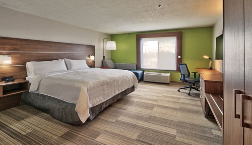 Suite, 1 King Bed, Accessible (Comm, Mobil, Roll Shwr)