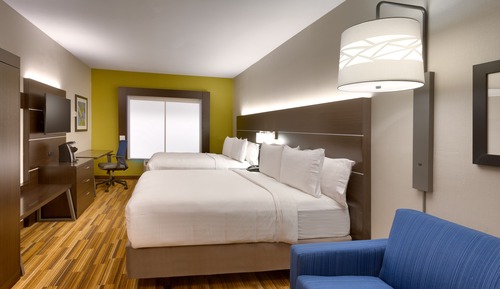 Suite, 2 Queen Beds, Accessible Bathtub