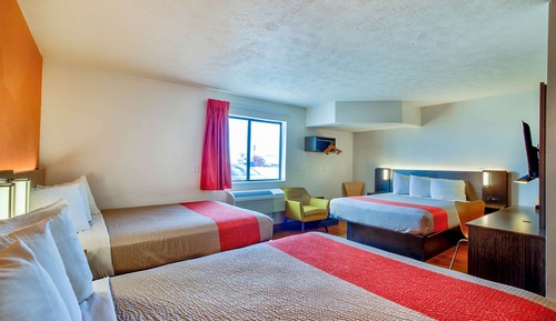 Deluxe Room, Multiple Beds, Non Smoking, Refrigerator