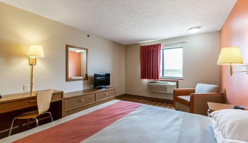 Deluxe Room, 1 King Bed, Non Smoking, Refrigerator