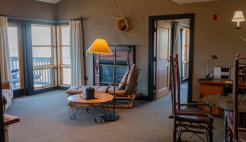 Suite, Multiple Beds (Mt. Robinson)
