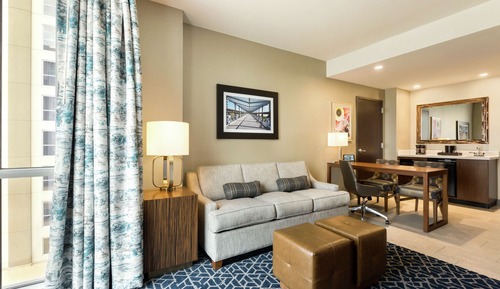 Suite, 1 King Bed, Accessible, Microwave (Mobility and Hearing)