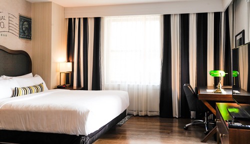 Standard Room, 1 King Bed, Accessible (Communications, Roll-In Shower)