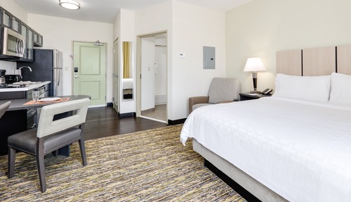 Studio Suite, 1 Queen Bed, Roll-in Shower (Mobility)