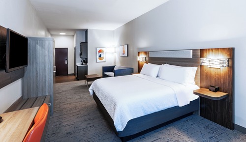 Suite, 1 King Bed with Sofa bed, Accessible (Mobil Tub)
