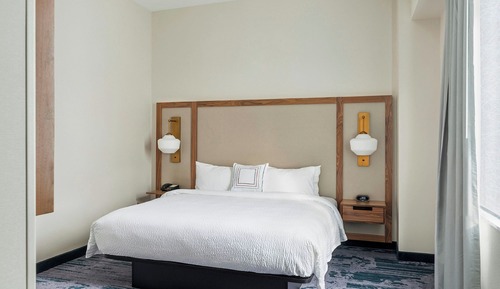 Suite, 1 King Bed with Sofa bed, Accessible Bathtub