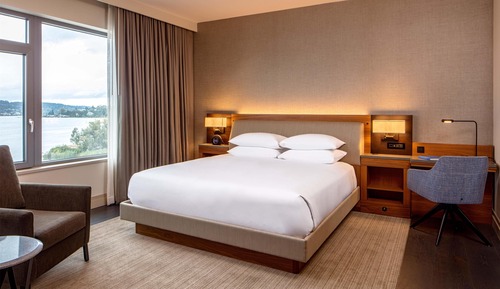 Executive Suite, Lake View