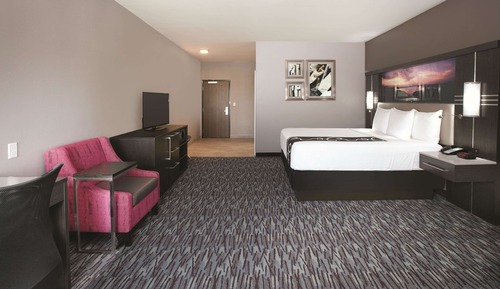 Room, 1 King Bed, Accessible, Non Smoking (Mobility/Hearing, Roll-In Shower)