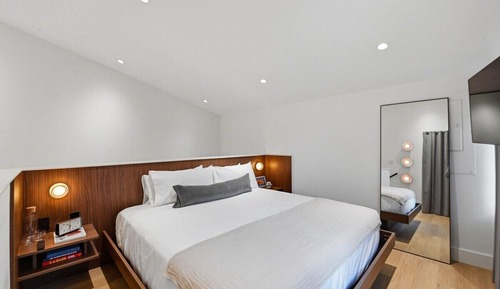 Premium Suite, Courtyard View