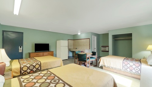 Room (3 Queen Beds)