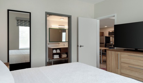 Suite, 1 King Bed, Accessible (Hearing)