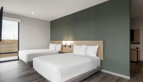 Room, Accessible Bathtub, Mountain View (2 Queen Beds & 1 Sofa Bed)