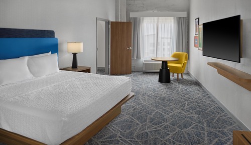 Suite, 1 King Bed, Accessible (Hearing)