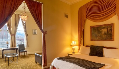Suite, 1 King Bed with Sofa bed