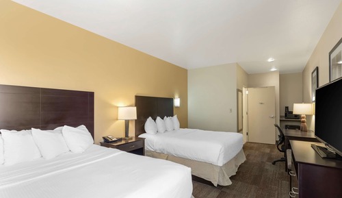 Standard Room, 2 Queen Beds, Accessible, Bathtub