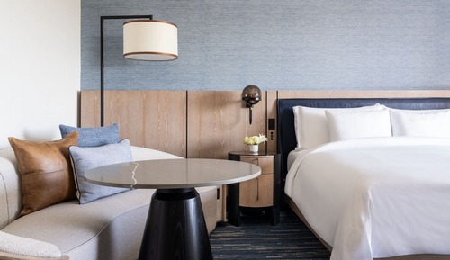 Room, 1 King Bed, Corner (Mobility Accessible, Roll-In Shower)