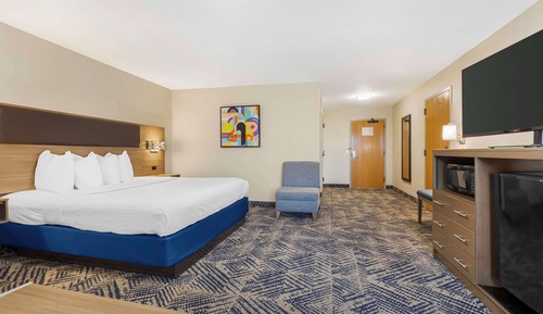Suite, 1 King Bed, Accessible, Non Smoking (Walk-in Shower)