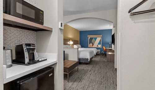 Suite, Multiple Beds (Additional Living Area)