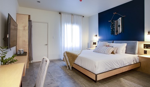 Deluxe Room, 1 King Bed, Accessible