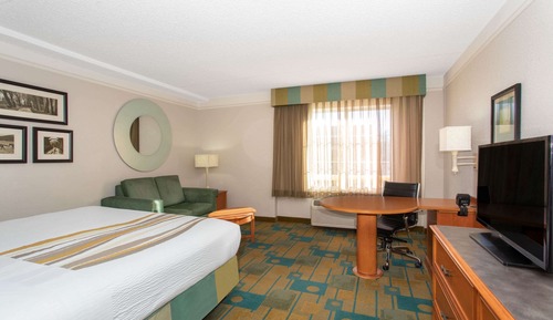 Suite, 1 King Bed, Non Smoking