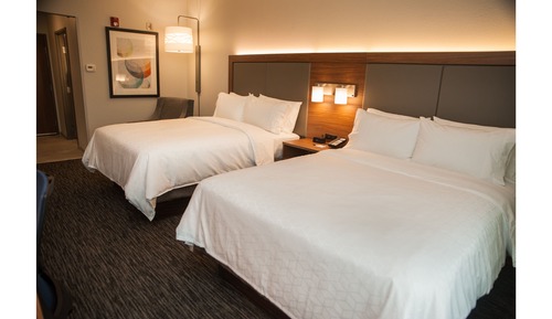 Standard Room, 2 Queen Beds (Bath Shower Combination)