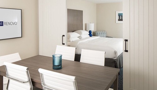 Studio Suite, 1 King Bed, Kitchen