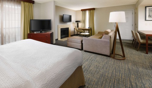 Room, 1 King Bed with Sofa bed, Accessible (Mobility Roll in Shower)