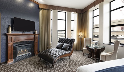 Suite, 1 King Bed, Corner