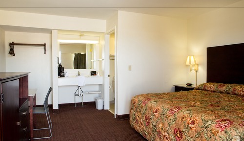 1 King Bed, Smoking