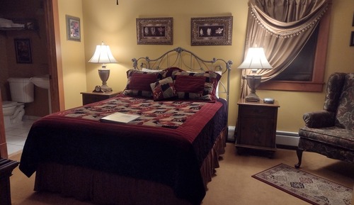 1 Queen Bed Room