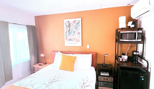 Standard Room, 1 Queen Bed (Pet-Friendly)