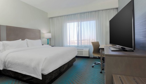 Room, 1 King Bed, Roll-in Shower
