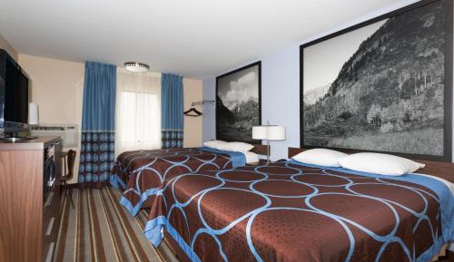 Standard Queen Room with Two Queen Beds (1st Floor)