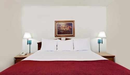 One-Bedroom King Suite - Non-Smoking