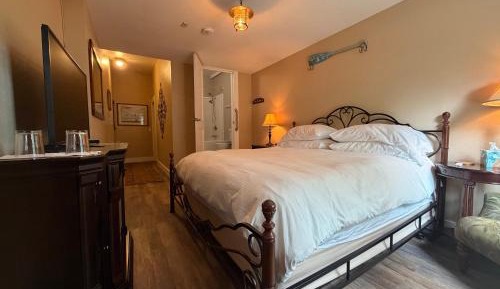 Queen Room