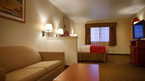 King Suite with Sofa Bed - Non-Smoking