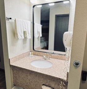 King Room - Disability Access/Non-Smoking