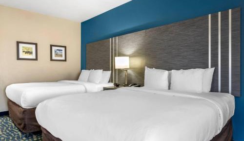Queen Room with Two Queen Beds- Non-Smoking