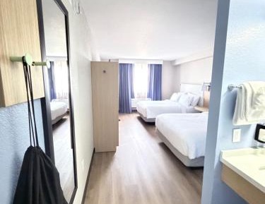 Standard Room with Two Queen Beds - Communications Accessible Tub