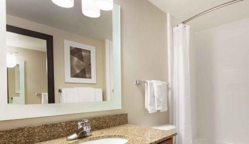 Two-Bedroom Queen Suite