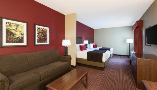 Queen Suite with Two Queen Beds, Sofa Bed and Shower Only - Non-Smoking