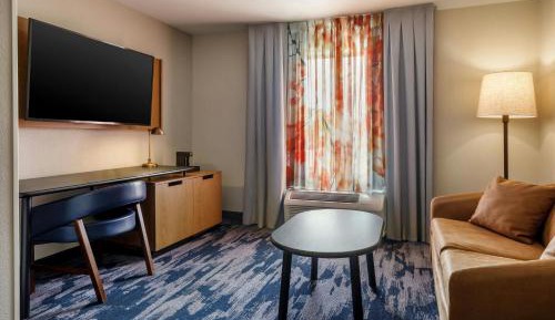 Larger Studio with King Bed, Roll-In Shower and Sofa Bed - Mobility Access/Hearing Accessible