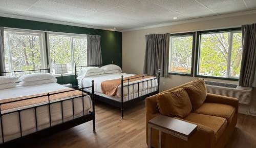 Deluxe Queen Room with Two Queen Beds