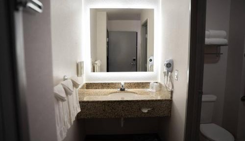 Queen Suite with Two Queen Beds - Non-Smoking