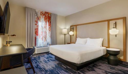 King Room with Roll-In Shower - Mobility Access/Hearing Accessible