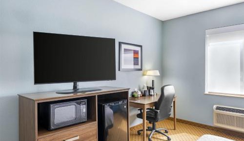 King Room with Roll-in Shower - Disability Access/Non-Smoking