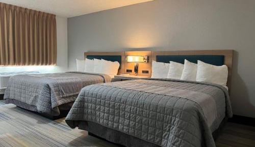 Quadruple Room with Two Queen Beds - Disability Access/Non Smoking
